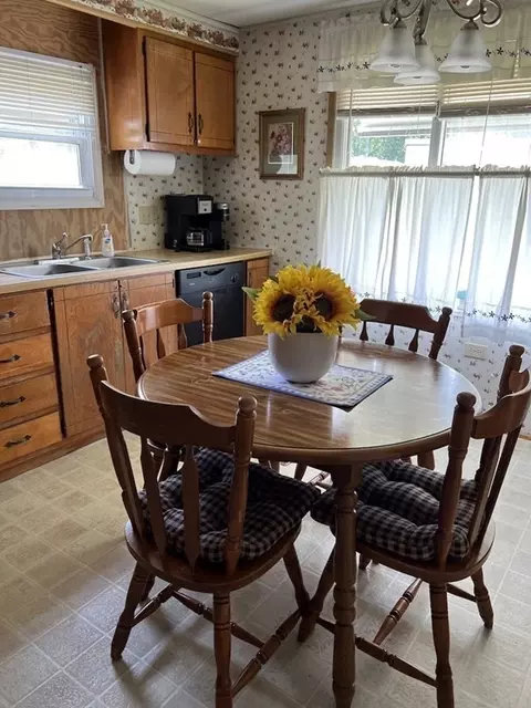35 First Ave, Westfield, MA 01085 photo 10