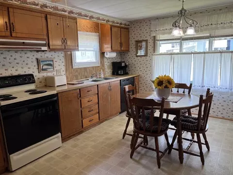 35 First Ave, Westfield, MA 01085 photo 9