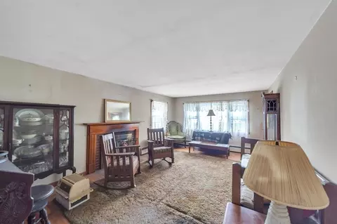 85 Barbara St, Chicopee, MA 01020 photo 9