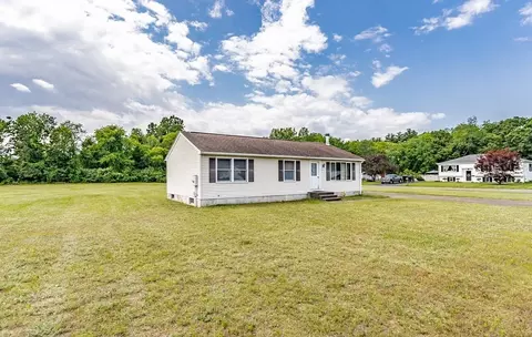 11 Meadow Glen Dr, Granby, MA 01033