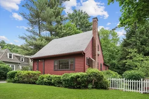 11 Berwick Pl, Norwood, MA 02062