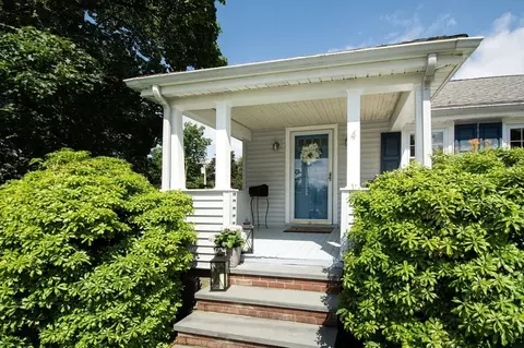 4 Wessagussett Rd, Weymouth, MA 02191