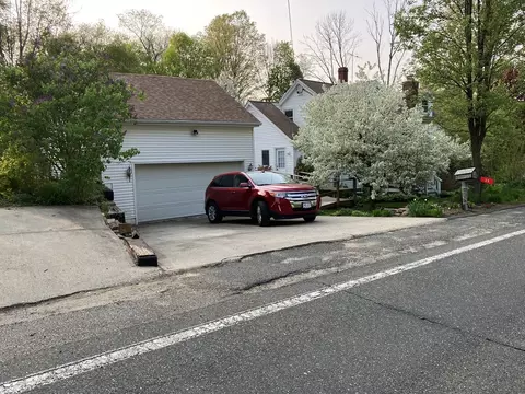 39 Main St, Wales, MA 01081