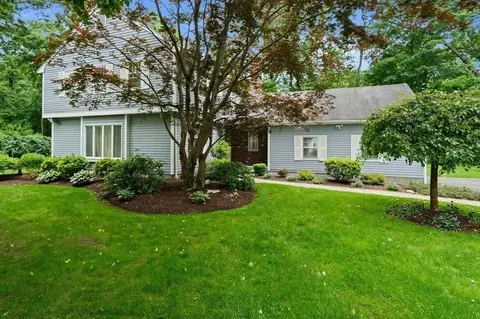 3 Louis W Farley Dr, Framingham, MA 01702