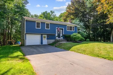 132 Stagecoach Dr, Marshfield, MA 02050