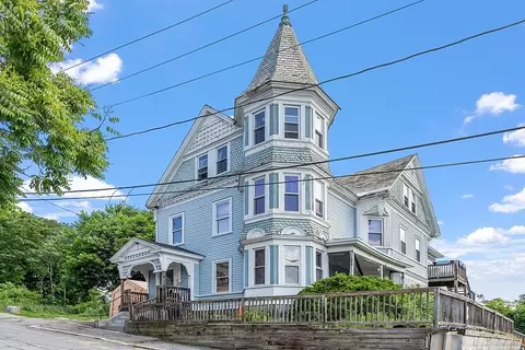 9 Mount Vernon St, Fitchburg, MA 01420