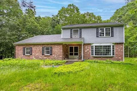 5 Cranberry Ln, Chelmsford, MA 01824