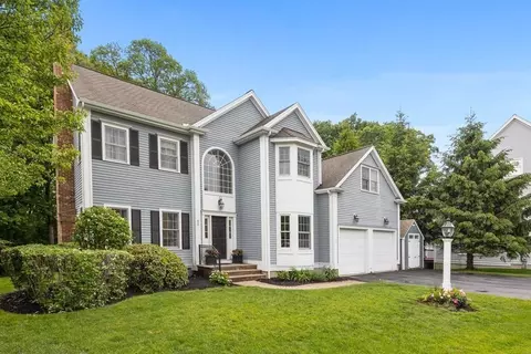 42 Stirling St, Andover, MA 01810