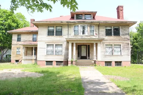 48 Fairfield Ave, Holyoke, MA 01040