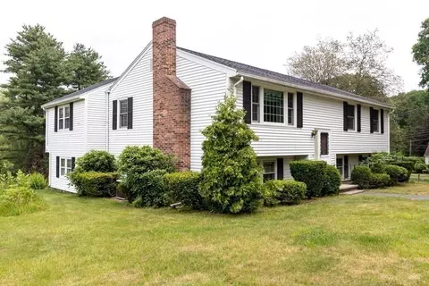 1 Lincolnshire Dr, Haverhill, MA 01835