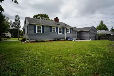 3 Richards Rd, Beverly, MA 01915 photo 2