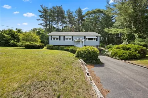8 Pinecrest Dr, Taunton, MA 02780