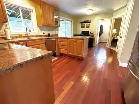 21 Colonial Dr, Mendon, MA 01756 photo 9