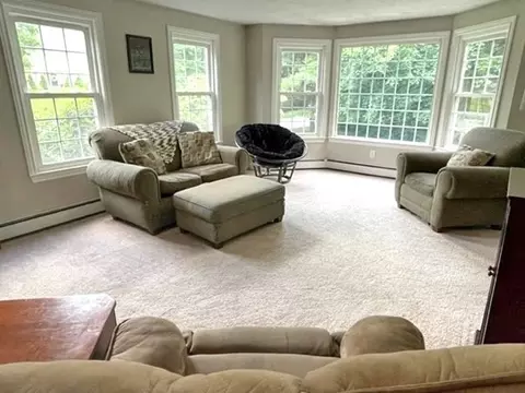 21 Colonial Dr, Mendon, MA 01756 photo 3