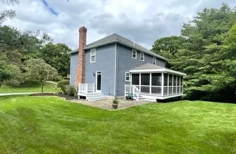 21 Colonial Dr, Mendon, MA 01756 photo 2
