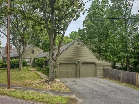 11 Avalon Rd, Reading, MA 01867 photo 2