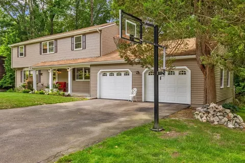 11 Crestwood Dr, Framingham, MA 01701
