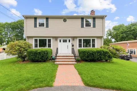 13 Hawthorne St, Woburn, MA 01801