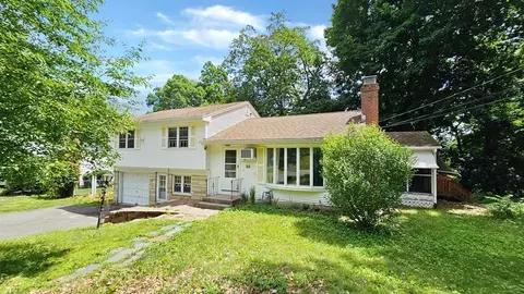26 Oak Bluff Cir, East Longmeadow, MA 01028