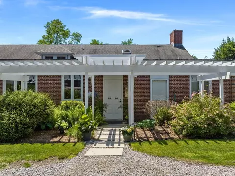 64 Ober Rd #64, Newton, MA 02459