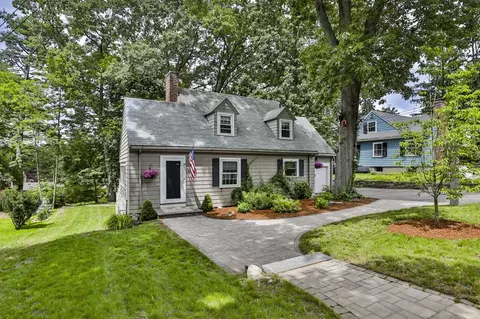 90 Outlook Rd, Wakefield, MA 01880
