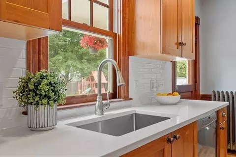 22 Brown St, Maynard, MA 01754 photo 4