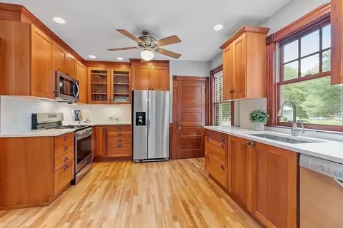 22 Brown St, Maynard, MA 01754 photo 3