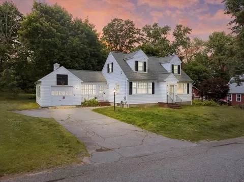 48 Hammond St, Bridgewater, MA 02324