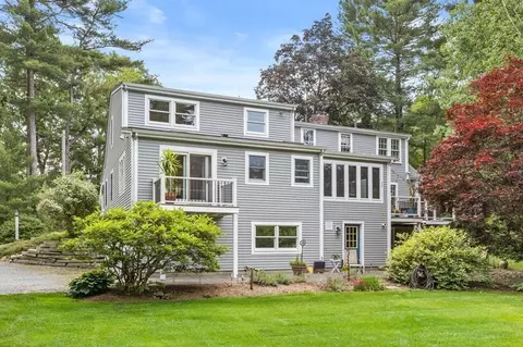24 Heather Ln, Walpole, MA 02081 photo 2