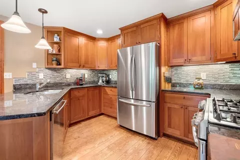 24 Heather Ln, Walpole, MA 02081 photo 9