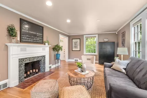 24 Heather Ln, Walpole, MA 02081 photo 4