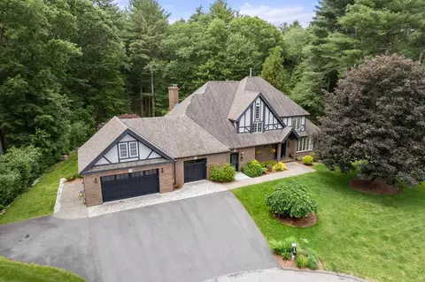 11 Trafalgar Ln, Walpole, MA 02081