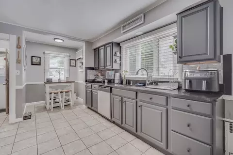 63 Eleanor Rd, Springfield, MA 01108 photo 5
