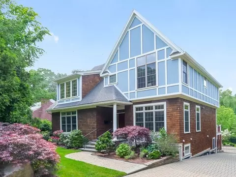 135 Lagrange St, Brookline, MA 02467