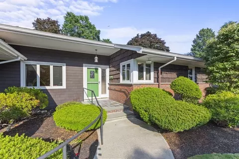 8 Wahtera Rd, Peabody, MA 01960