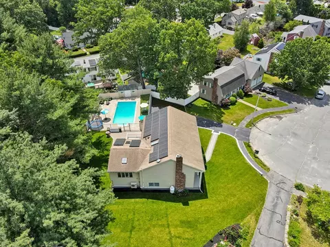 14 Crestlan Dr, Worcester, MA 01604 photo 4