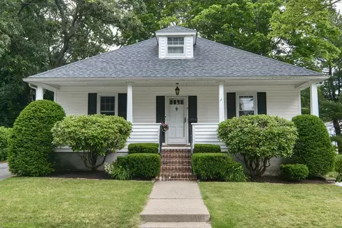 6 Pinehurst St, Franklin, MA 02038