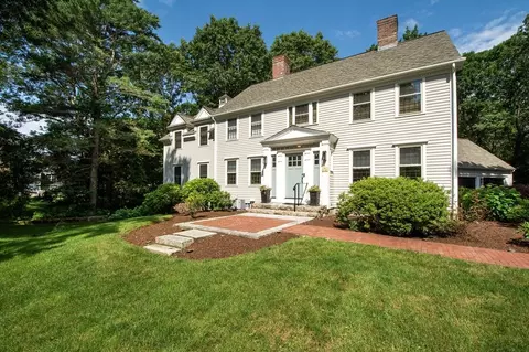 16 Isaac Sprague Dr, Hingham, MA 02043
