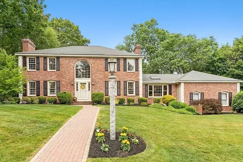 15 Kalamat Farms Cir, Shrewsbury, MA 01545