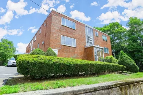 410 Langley Rd #5, Newton, MA 02459