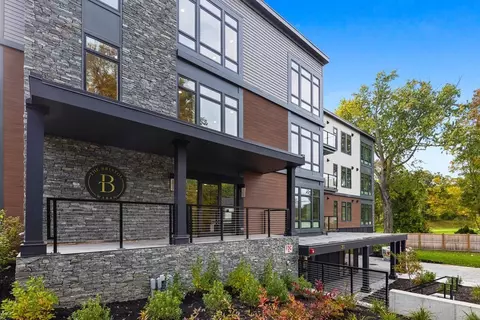 20 Kinmonth Rd #104, Newton, MA 02482