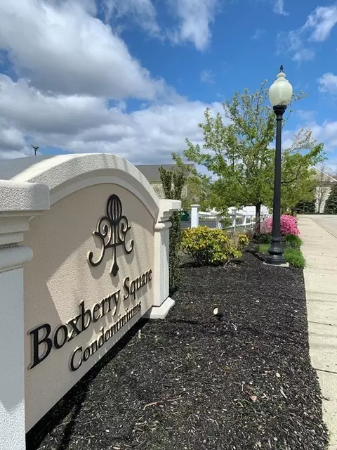 49 Boxberry Ln #49, Rockland, MA 02370