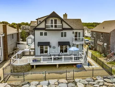 4 Newport St, Marshfield, MA 02050