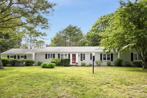 195 Sheaffer Rd, Barnstable, MA 02632