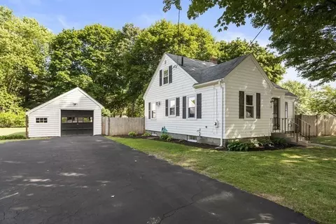 13 Edison Ave, Seekonk, MA 02771