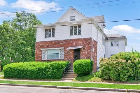 52 Moore St, Chicopee, MA 01013