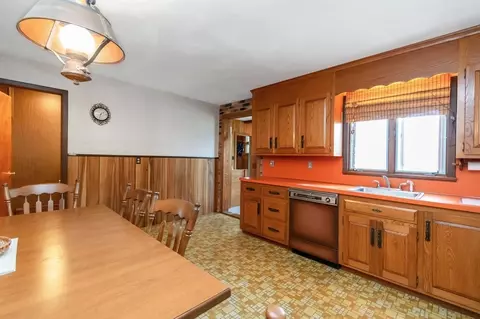 52 Moore St, Chicopee, MA 01013 photo 9