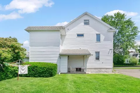 52 Moore St, Chicopee, MA 01013 photo 3