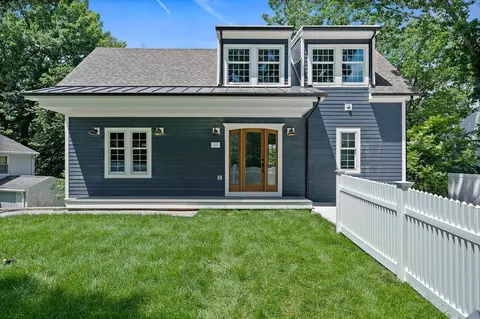 21 Lakecrest Path, Weymouth, MA 02189