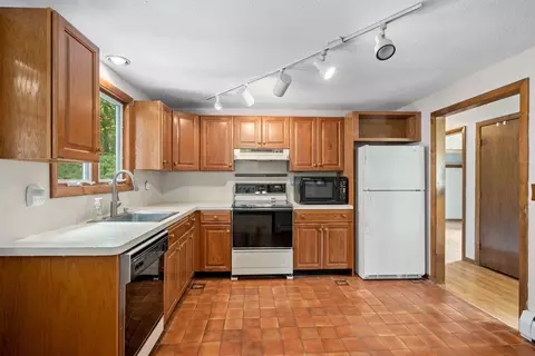 4 Pierce St, Walpole, MA 02081 photo 3